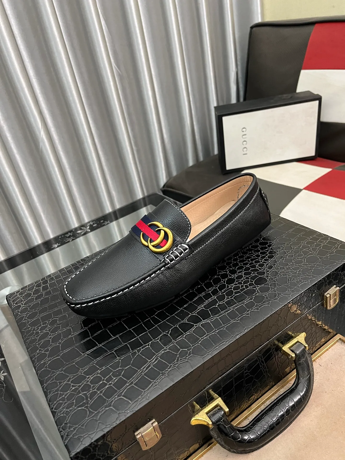 Men's shoes💰400⌚️⌚️【GUCCI Gucci】Original men's casual beanie shoes, original Italian imported special material cowhide embossed➕real first-layer sheepskin lining; equipped with precision stitching to highlight low-key luxury. The comfortable sole design ensures maximum comfort and anti-slip properties. The shoe shape is dignified and the low-key charm is not concealed! Natural and free new urbanism, size: 38-442️⃣Colors available